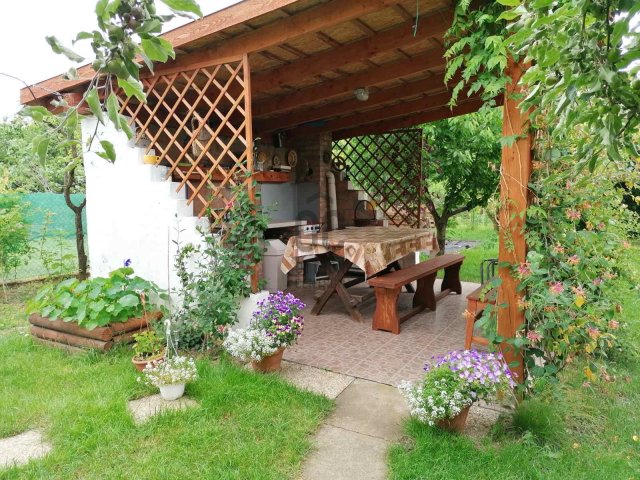 Eladó családi ház, Szolnokon 25.9 M Ft, 2 szobás