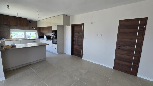 Eladó ikerház, Budajenőn 169 M Ft, 5 szobás