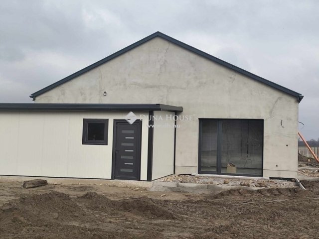 Eladó ikerház, Alsónémediben 95 M Ft, 3 szobás