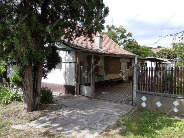 Eladó családi ház, Tiszavárkonyban 14.99 M Ft, 2 szobás