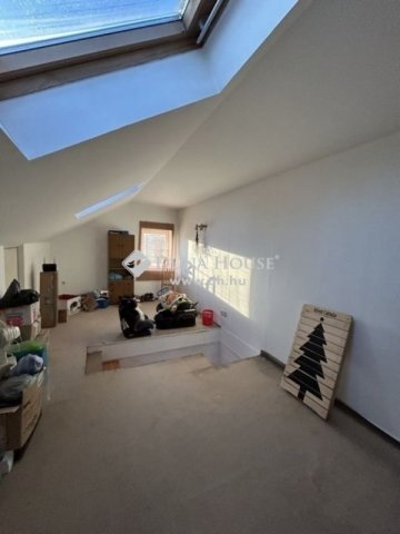 Eladó családi ház, Budapesten, XV. kerületben 68.5 M Ft