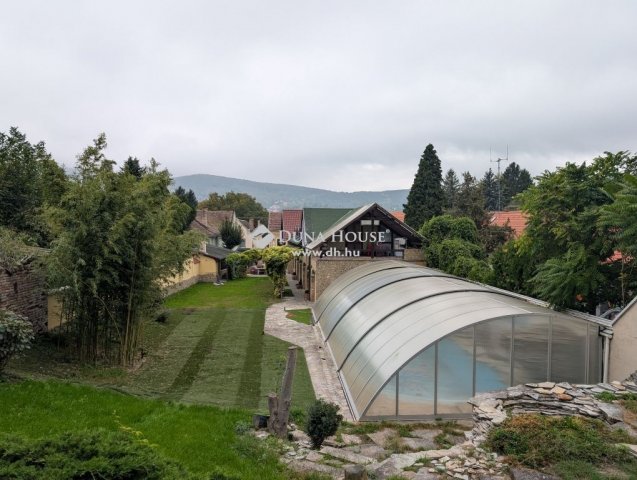 Eladó családi ház, Visegrádon 220 M Ft, 9 szobás