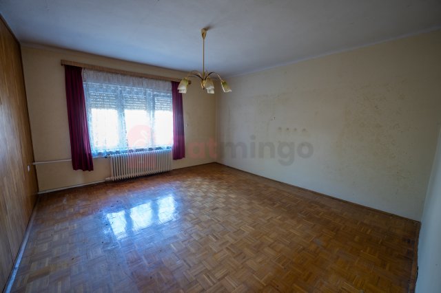 Eladó családi ház, Pécsett 42 M Ft, 3 szobás