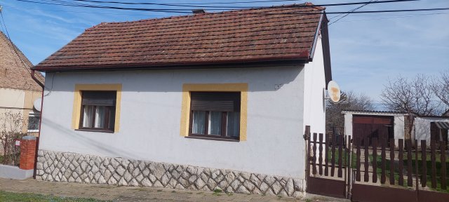 Eladó családi ház, Dombóváron 19.99 M Ft, 3 szobás