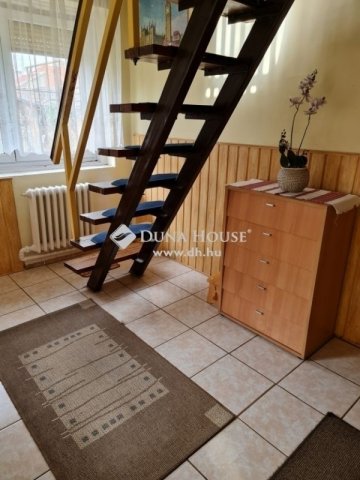 Eladó családi ház, Vácon 105 M Ft, 5 szobás