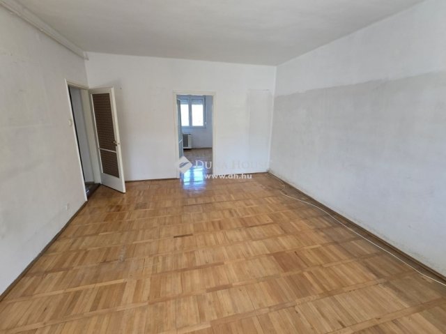 Eladó téglalakás, Veszprémben 59.9 M Ft, 3 szobás