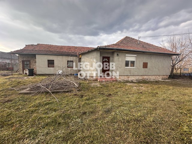 Eladó családi ház, Cegléden 30 M Ft, 2+1 szobás