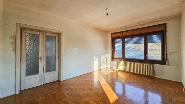 Eladó családi ház, Tápiószecsőn 59.9 M Ft, 5 szobás