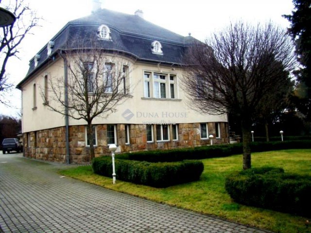 Eladó családi ház, Üllőn 325 M Ft, 12 szobás
