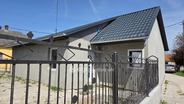 Eladó családi ház, Kiskunlacházán 38 M Ft, 2 szobás