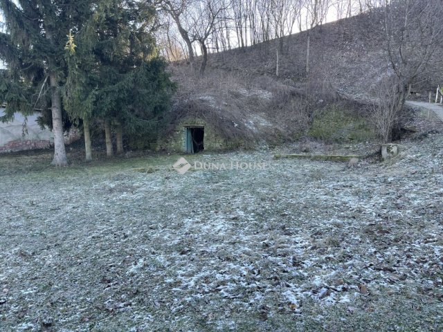 Eladó telek, Nógrádon, Hunyadi utcában 26.67 M Ft