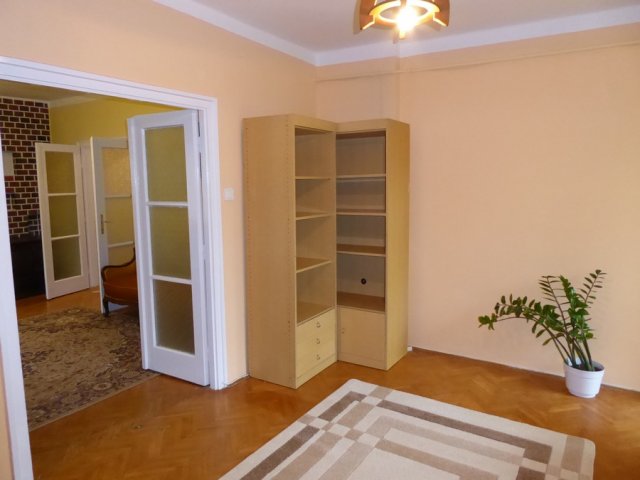 Kiadó téglalakás, albérlet, Pécsett, Surányi Miklós úton