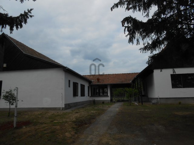 Eladó családi ház, Pakson 50 M Ft, 4 szobás
