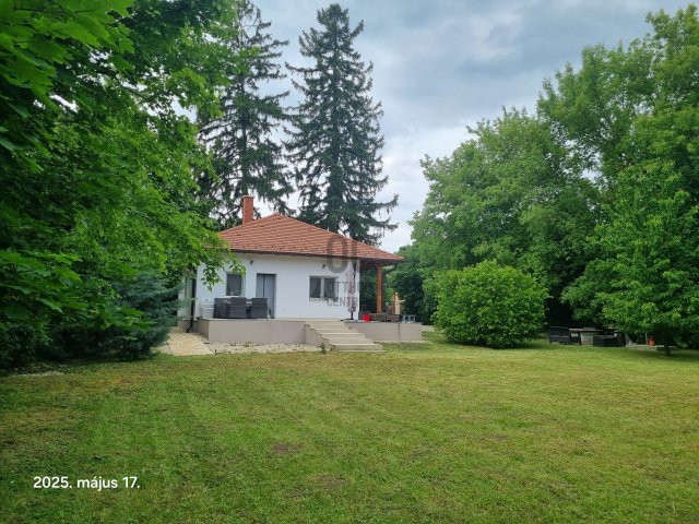 Eladó családi ház, Balatonakarattyán 139 M Ft, 3 szobás