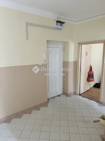 Eladó téglalakás, Komlón 18.5 M Ft, 2 szobás