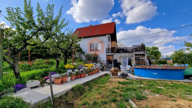 Eladó családi ház, Pécsett 52 M Ft, 3 szobás