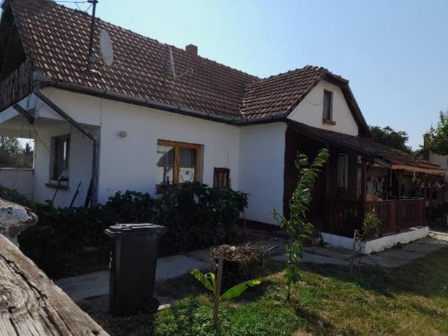 Eladó családi ház, Békésen 20 M Ft, 3+1 szobás
