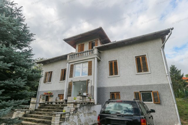 Eladó családi ház, Budapesten, III. kerületben 289 M Ft