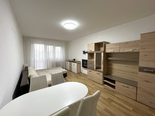 Eladó panellakás, Dunaújvárosban 32.7 M Ft, 2 szobás