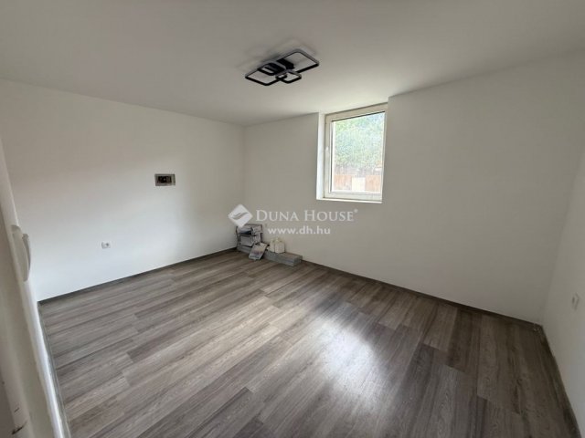 Eladó családi ház, Keszün 28 M Ft, 3 szobás