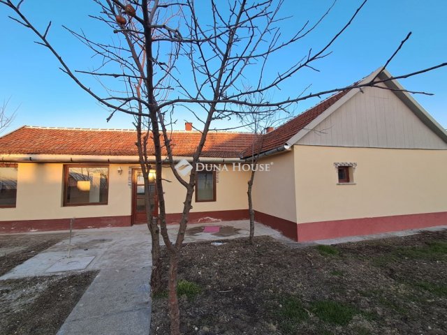 Eladó családi ház, Fegyverneken 18.9 M Ft, 4 szobás