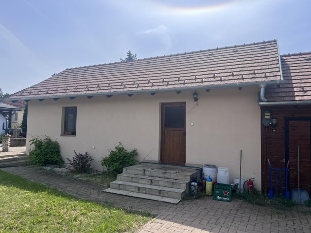 Eladó családi ház, Szadán 149.9 M Ft, 5+2 szobás