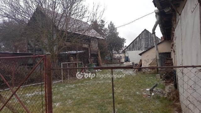 Eladó családi ház, Cereden 25 M Ft, 3 szobás