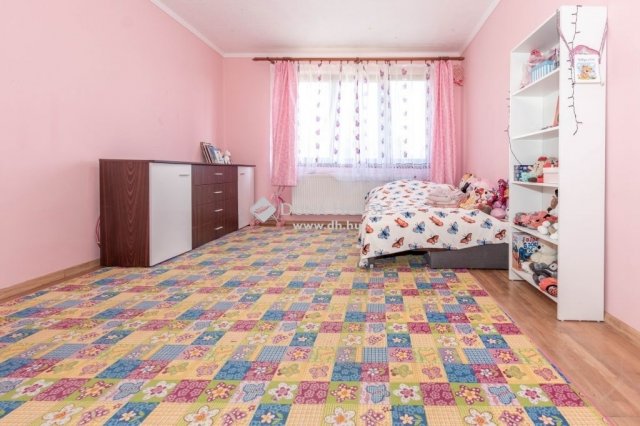 Eladó családi ház, Zalacsányon 82.9 M Ft, 4 szobás