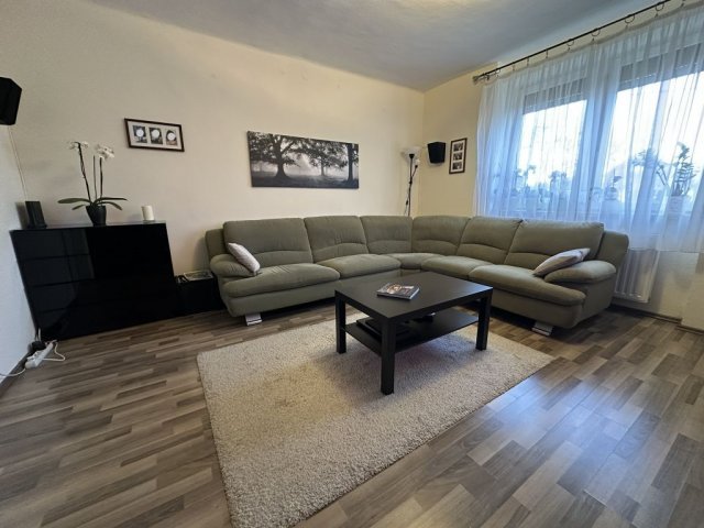 Eladó családi ház, Ercsiben 64.6 M Ft, 1+3 szobás