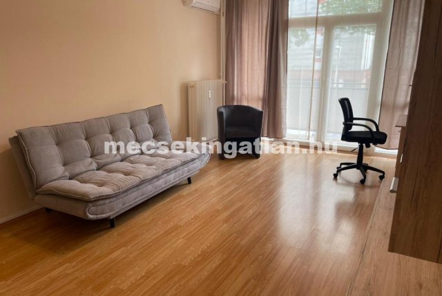 Kiadó panellakás, albérlet, Pécsett 160 E Ft / hó, 2 szobás