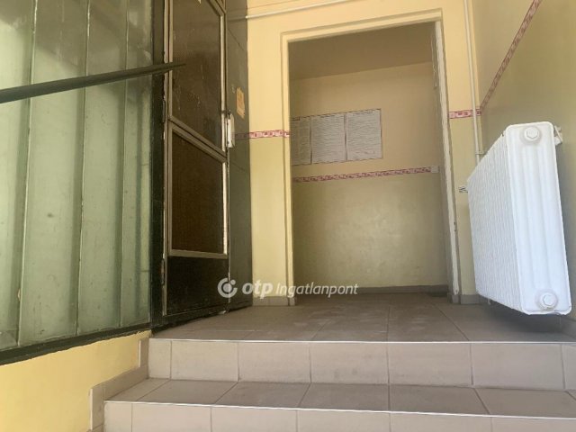 Eladó panellakás, Nyíregyházán 38 M Ft, 2+2 szobás