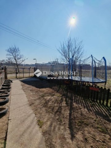 Eladó családi ház, Cegléden 34.8 M Ft, 2 szobás