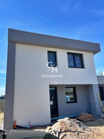 Eladó téglalakás, Ajkán 80 M Ft, 3 szobás