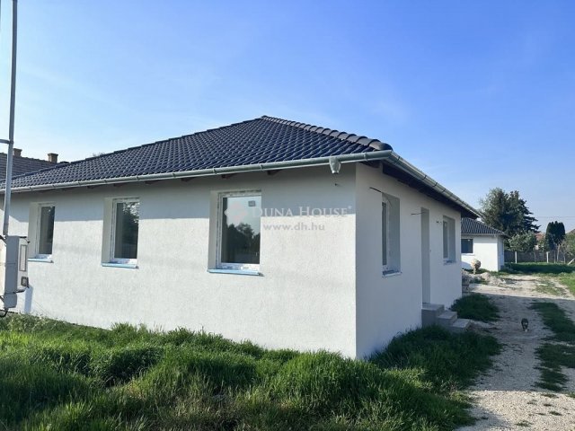 Eladó ikerház, Kakucson 69.9 M Ft, 4 szobás