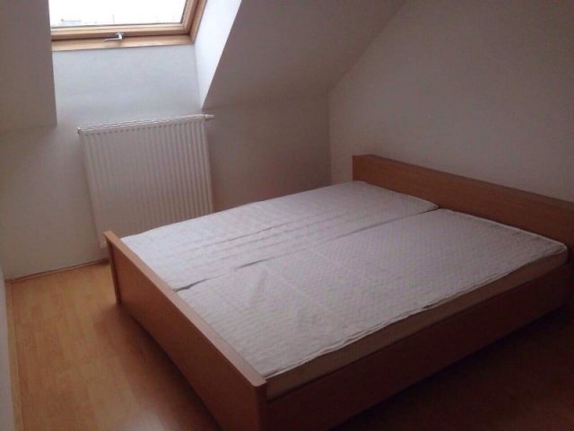 Kiadó téglalakás, albérlet, Pécsett 200 E Ft / hó, 2 szobás