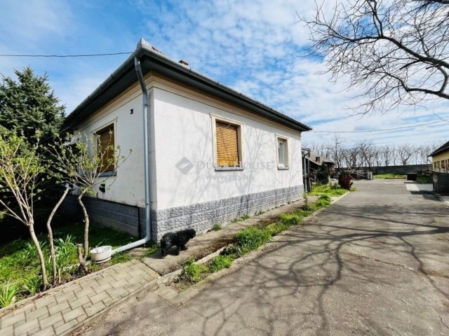 Eladó családi ház, Szentmártonkátán 45 M Ft, 4 szobás