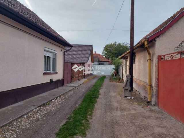 Eladó családi ház, Izsákon 15.9 M Ft, 3 szobás