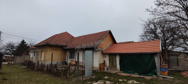 Eladó családi ház, Zsámbokon 24.8 M Ft, 4 szobás