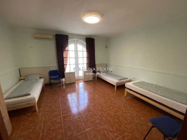 Eladó családi ház, Budapesten, XIV. kerületben 250 M Ft