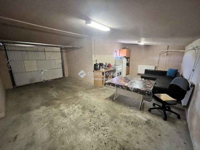 Eladó családi ház, Kecskeméten 24.99 M Ft, 2 szobás