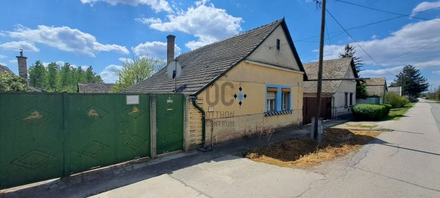 Eladó családi ház, Kiszomboron 16.5 M Ft, 2 szobás