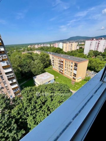 Eladó panellakás, Pécsett 34.99 M Ft, 2 szobás