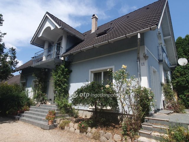 Eladó családi ház, Balatonszőlősön 215 M Ft, 5 szobás