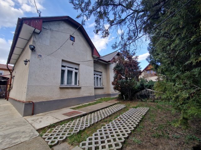 Eladó családi ház, Budapesten, XVI. kerületben, Sasvár utcában