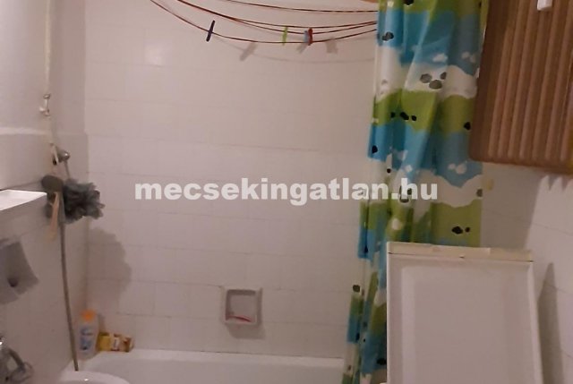 Kiadó panellakás, albérlet, Pécsett 60 E Ft / hó, 1 szobás