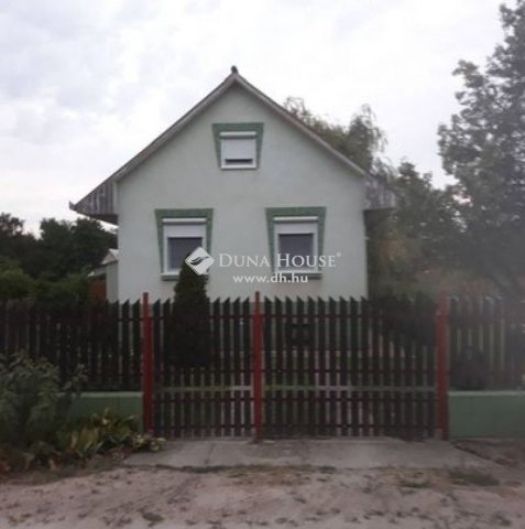 Eladó családi ház, Csemőn 28.9 M Ft, 3 szobás