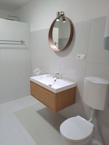 Kiadó téglalakás, albérlet, Pécsett 180 E Ft / hó, 2 szobás