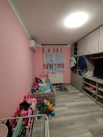 Eladó téglalakás, Szolnokon 24.5 M Ft, 3 szobás