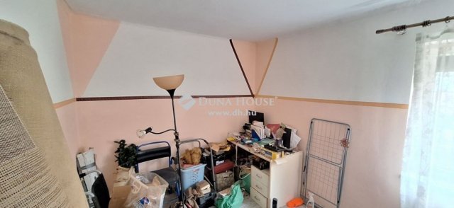 Eladó téglalakás, Komlón 14 M Ft, 2 szobás