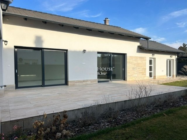 Eladó családi ház, Vecsésen 249 M Ft, 5 szobás